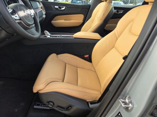 Volvo  XC60 T6 Plus Dark | Luchtvering | Trekhaak | 360cam | Amber Leer! | All-Season | 20'' ActivLease financial lease