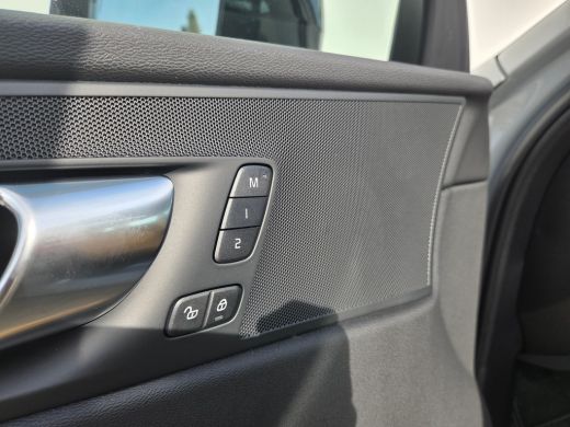 Volvo  XC60 T6 Plus Dark | Luchtvering | Trekhaak | 360cam | Amber Leer! | All-Season | 20'' ActivLease financial lease