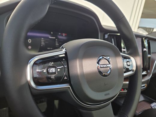 Volvo  XC60 T6 Plus Dark | Luchtvering | Trekhaak | 360cam | Amber Leer! | All-Season | 20'' ActivLease financial lease