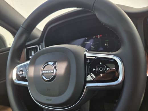 Volvo  XC60 T6 Plus Dark | Luchtvering | Trekhaak | 360cam | Amber Leer! | All-Season | 20'' ActivLease financial lease