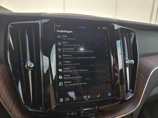 Volvo  XC60 T6 Plus Dark | Luchtvering | Trekhaak | 360cam | Amber Leer! | All-Season | 20'' ActivLease financial lease