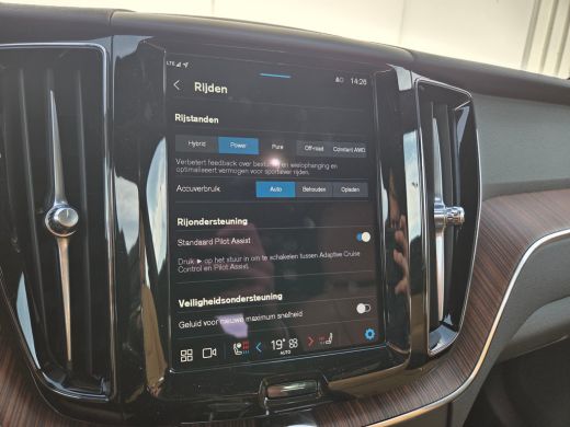 Volvo  XC60 T6 Plus Dark | Luchtvering | Trekhaak | 360cam | Amber Leer! | All-Season | 20'' ActivLease financial lease