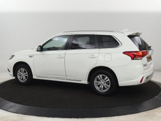 Mitsubishi Outlander 2.4 PHEV Pure | Stoelverwarming | Trekhaak | Camera | Carplay | Keyless | DAB | Cruise control | ...