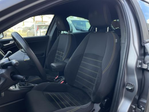 Alfa Romeo Giulietta 1.4 Turbo Sport | PDC | Navi | stoelverwarming | ActivLease financial lease