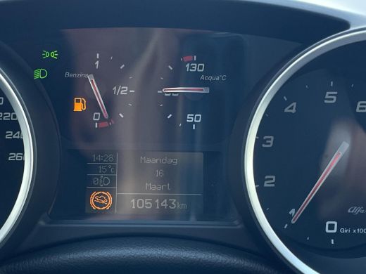 Alfa Romeo Giulietta 1.4 Turbo Sport | PDC | Navi | stoelverwarming | ActivLease financial lease