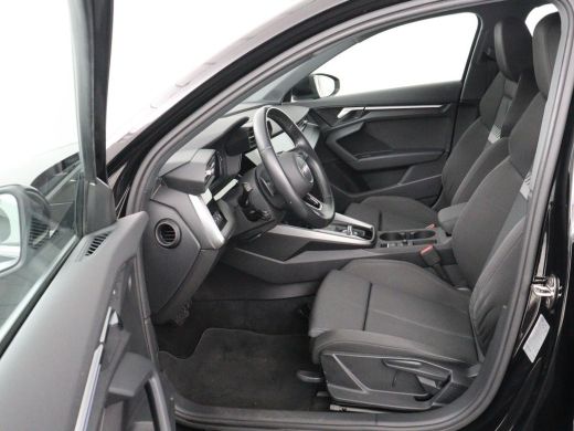 Audi A3 30 TFSI Business edition | Sportstoelen | Trekhaak | Carplay | 17'' | Navigatie | Virtual Cockpit... ActivLease financial lease