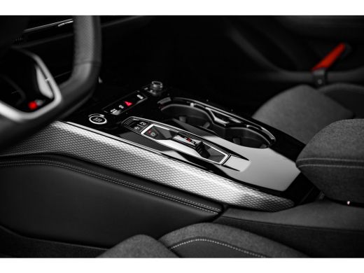 Audi A5 Avant 2.0 e-hybrid quattro S edition | Passenger Display | 360 camera | Stoelverwarming | ActivLease financial lease