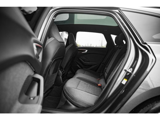 Audi A5 Avant 2.0 e-hybrid quattro S edition | Passenger Display | 360 camera | Stoelverwarming | ActivLease financial lease