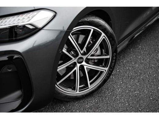 Audi A5 Avant 2.0 e-hybrid quattro S edition | Passenger Display | 360 camera | Stoelverwarming | ActivLease financial lease