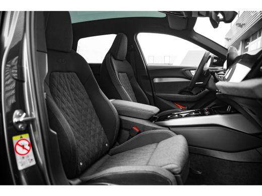Audi A5 Avant 2.0 e-hybrid quattro S edition | Passenger Display | 360 camera | Stoelverwarming | ActivLease financial lease