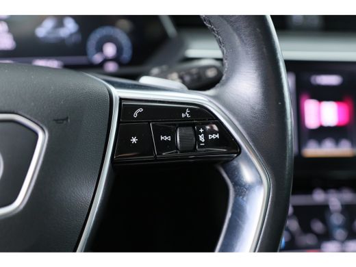 Audi e-tron 55 quattro Business edition 95 kWh | SOH 90% | 20 inch | Stoelverwarming | Camera | Climate Contr... ActivLease financial lease