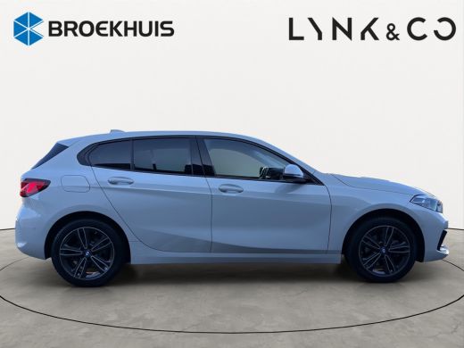 BMW 1 Serie Business Edition Plus Sportstuur | Sportstoelen | Parkeersensoren voor en achter | Achteruitrijca... ActivLease financial lease