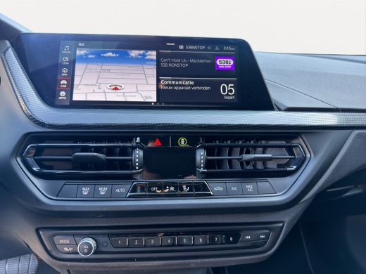 BMW 1 Serie Business Edition Plus Sportstuur | Sportstoelen | Parkeersensoren voor en achter | Achteruitrijca... ActivLease financial lease