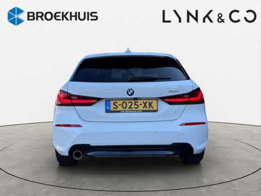 BMW 1 Serie Business Edition Plus Sportstuur | Sportstoelen | Parkeersensoren voor en achter | Achteruitrijca... ActivLease financial lease