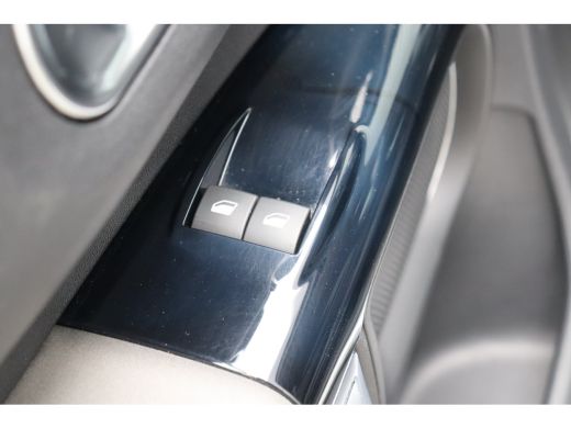 Citroën C4 Cactus 1.2 PURETECH 110PK SHINE AUTOMAAT / NAVI / CLIMA / LED / PDC / 17" LMV / CAMERA / KEYLESS / TREKH... ActivLease financial lease