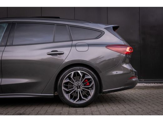Ford Focus 1.0 EcoBoost Hybrid ST Line X | Pano-dak | Adapt. Cruise | B&O audio | AGR-stoel | Camera | Winte... ActivLease financial lease