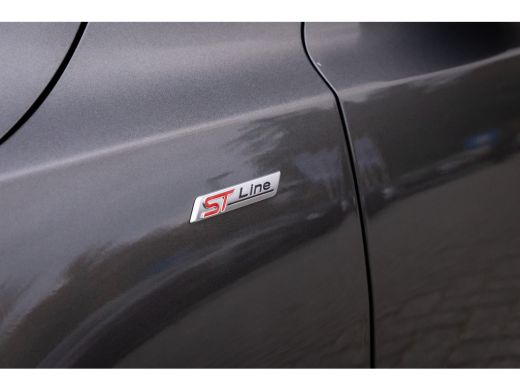 Ford Focus 1.0 EcoBoost Hybrid ST Line X | Pano-dak | Adapt. Cruise | B&O audio | AGR-stoel | Camera | Winte... ActivLease financial lease