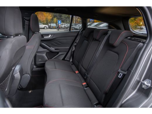 Ford Focus 1.0 EcoBoost Hybrid ST Line X | Pano-dak | Adapt. Cruise | B&O audio | AGR-stoel | Camera | Winte... ActivLease financial lease