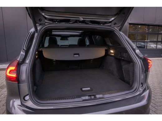 Ford Focus 1.0 EcoBoost Hybrid ST Line X | Pano-dak | Adapt. Cruise | B&O audio | AGR-stoel | Camera | Winte... ActivLease financial lease