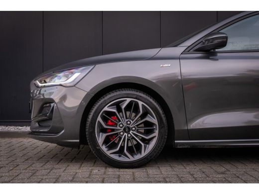 Ford Focus 1.0 EcoBoost Hybrid ST Line X | Pano-dak | Adapt. Cruise | B&O audio | AGR-stoel | Camera | Winte... ActivLease financial lease