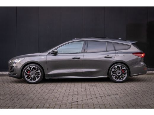 Ford Focus 1.0 EcoBoost Hybrid ST Line X | Pano-dak | Adapt. Cruise | B&O audio | AGR-stoel | Camera | Winte... ActivLease financial lease
