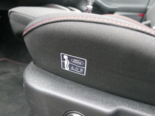 Ford Focus 1.0 EcoBoost Hybrid ST Line X | Panoramadak | Winterpack | AGR Stoel | 18 Inch | B&O Audio | Adap... ActivLease financial lease