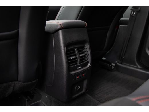 Ford Kuga 2.5 PHEV ST-Line X | Pano-dak | B&O audio | 100% Dealer Onderhouden | Full adaptive LED | Head-Up... ActivLease financial lease