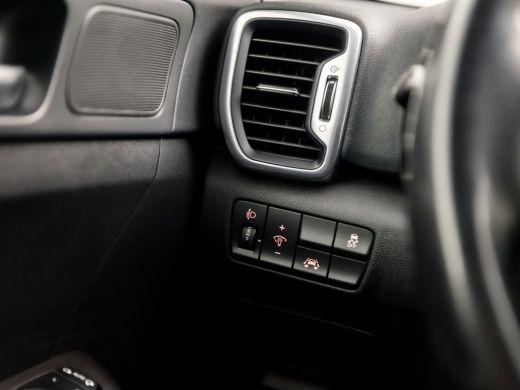 Kia Sportage 1.6 GDI DynamicLine (APPLE CARPLAY, NAVIGATIE, LEDER, STUUR/STOELVERWARMING, GETINT GLAS, SPORTST... ActivLease financial lease