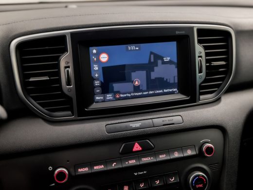 Kia Sportage 1.6 GDI DynamicLine (APPLE CARPLAY, NAVIGATIE, LEDER, STUUR/STOELVERWARMING, GETINT GLAS, SPORTST... ActivLease financial lease