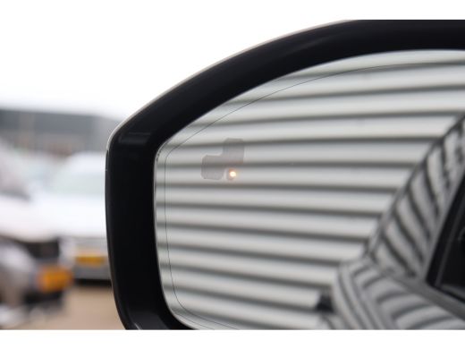 Land Rover Range Rover Velar 2.0 P400e 404PK S AUTOMAAT / NAVI / LEDER / CLIMA / FULL-LED / 20" LMV / CAMERA / KEYLESS / PANO... ActivLease financial lease