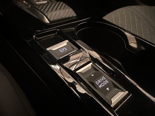 Peugeot 2008 1.2 Hybrid 136 Allure PDC | Digitaal Dashboard | Carplay | Climate Control | 17" Lichtmetaal | Ai... ActivLease financial lease