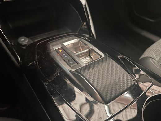 Peugeot 2008 1.2 Hybrid 136 Allure PDC | Digitaal Dashboard | Carplay | Climate Control | 17" Lichtmetaal | Ai... ActivLease financial lease