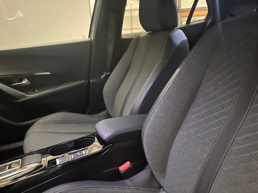 Peugeot 2008 1.2 Hybrid 136 Allure PDC | Digitaal Dashboard | Carplay | Climate Control | 17" Lichtmetaal | Ai... ActivLease financial lease