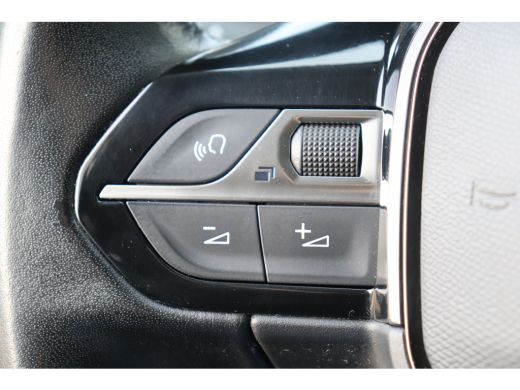 Peugeot e-2008 EV 136PK ALLURE PACK AUTOMAAT / NAVI / LEDER / CLIMA / LED / PDC / 17" LMV / CAMERA / KEYLESS / B... ActivLease financial lease