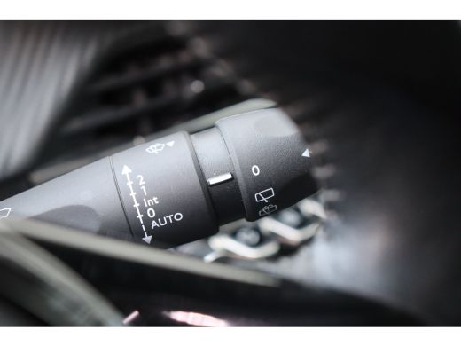 Peugeot e-2008 EV 136PK ALLURE PACK AUTOMAAT / NAVI / LEDER / CLIMA / LED / PDC / 17" LMV / CAMERA / KEYLESS / B... ActivLease financial lease