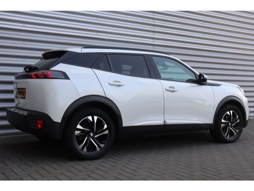 Peugeot e-2008 EV 136PK ALLURE PACK AUTOMAAT / NAVI / LEDER / CLIMA / LED / PDC / 17" LMV / CAMERA / KEYLESS / B... ActivLease financial lease