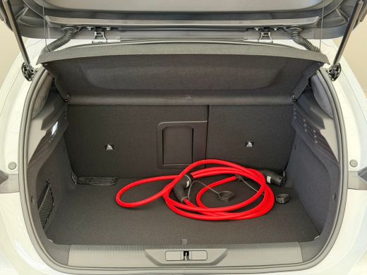 Peugeot e-308 GT 54 kWh Navigatie | Panoramadak | Alcantara | Apple Carplay/Android Auto | Achteruitrijcamera |... ActivLease financial lease