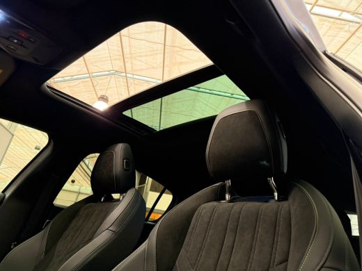 Peugeot e-308 GT 54 kWh Navigatie | Panoramadak | Alcantara | Apple Carplay/Android Auto | Achteruitrijcamera |... ActivLease financial lease