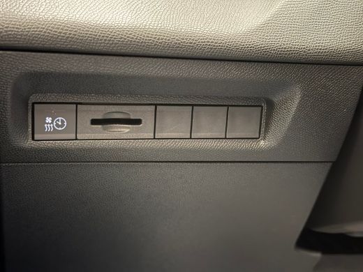 Peugeot e-308 GT 54 kWh Navigatie | Panoramadak | Alcantara | Apple Carplay/Android Auto | Achteruitrijcamera |... ActivLease financial lease