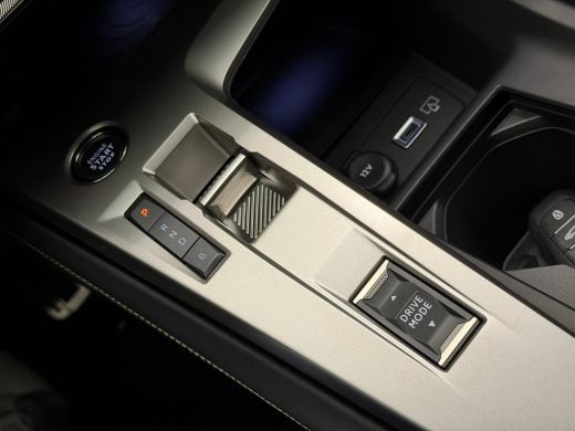 Peugeot e-308 GT 54 kWh Navigatie | Panoramadak | Alcantara | Apple Carplay/Android Auto | Achteruitrijcamera |... ActivLease financial lease