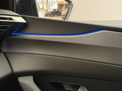 Peugeot e-308 GT 54 kWh Navigatie | Panoramadak | Alcantara | Apple Carplay/Android Auto | Achteruitrijcamera |... ActivLease financial lease