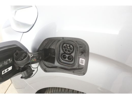 Peugeot e-Traveller Allure L3H1 75 kWh | Snelladen | SOH 99% | VIP Shuttle | 7 Zits | Clima | Cruise | Camera | Carpl... ActivLease financial lease