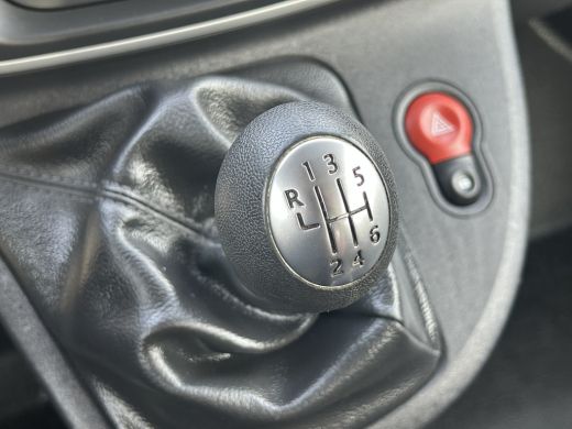 Renault Kangoo 1.2 TCe 115 PK BENZINE !! / BPM VRIJ / L1H1 / 43.891 KM !! / 1e EIG. / TREKHAAK / CAMERA / AIRCO ... ActivLease financial lease