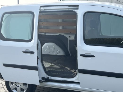 Renault Kangoo 1.2 TCe 115 PK BENZINE !! / BPM VRIJ / L1H1 / 43.891 KM !! / 1e EIG. / TREKHAAK / CAMERA / AIRCO ... ActivLease financial lease