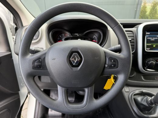 Renault Trafic 1.6 dCi 126 PK / L1H1 / 1e EIG. / TREKHAAK / AIRCO / CRUISE / NAVI / 3-ZITS ActivLease financial lease