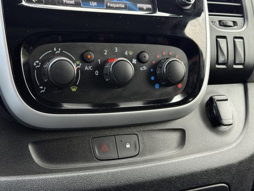 Renault Trafic 1.6 dCi 126 PK / L1H1 / 1e EIG. / TREKHAAK / AIRCO / CRUISE / NAVI / 3-ZITS ActivLease financial lease