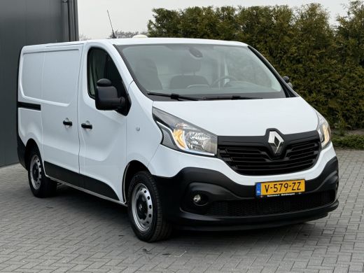 Renault Trafic 1.6 dCi 126 PK / L1H1 / 1e EIG. / TREKHAAK / AIRCO / CRUISE / NAVI / 3-ZITS ActivLease financial lease