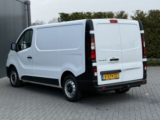 Renault Trafic 1.6 dCi 126 PK / L1H1 / 1e EIG. / TREKHAAK / AIRCO / CRUISE / NAVI / 3-ZITS ActivLease financial lease