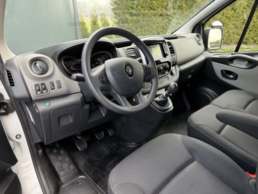 Renault Trafic 1.6 dCi 126 PK / L1H1 / 1e EIG. / TREKHAAK / AIRCO / CRUISE / NAVI / 3-ZITS ActivLease financial lease