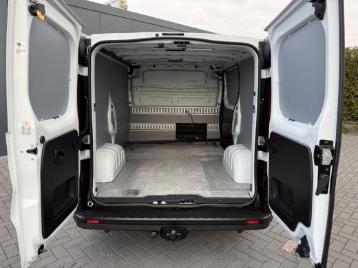 Renault Trafic 1.6 dCi 126 PK / L1H1 / 1e EIG. / TREKHAAK / AIRCO / CRUISE / NAVI / 3-ZITS ActivLease financial lease